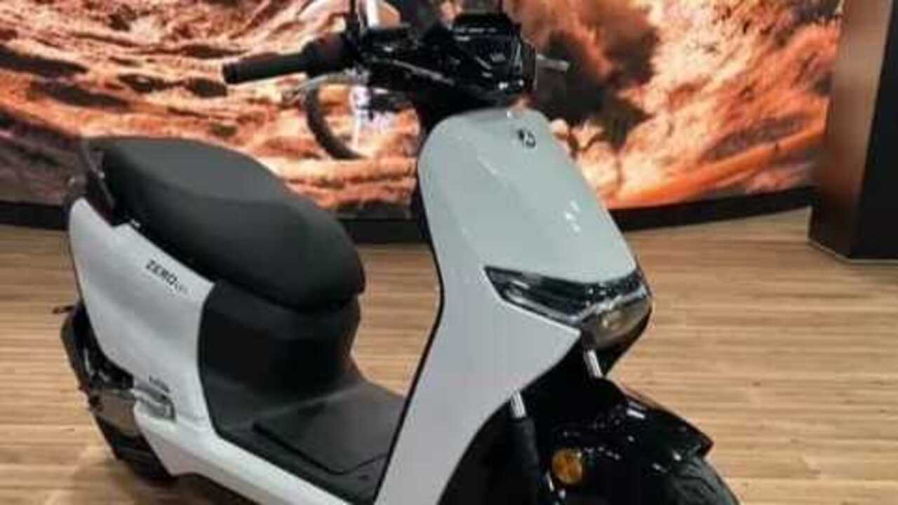 Tampang China, Nama Amerika! Zero LS1 Jadi Skutik Listrik Paling Bikin Penasaran