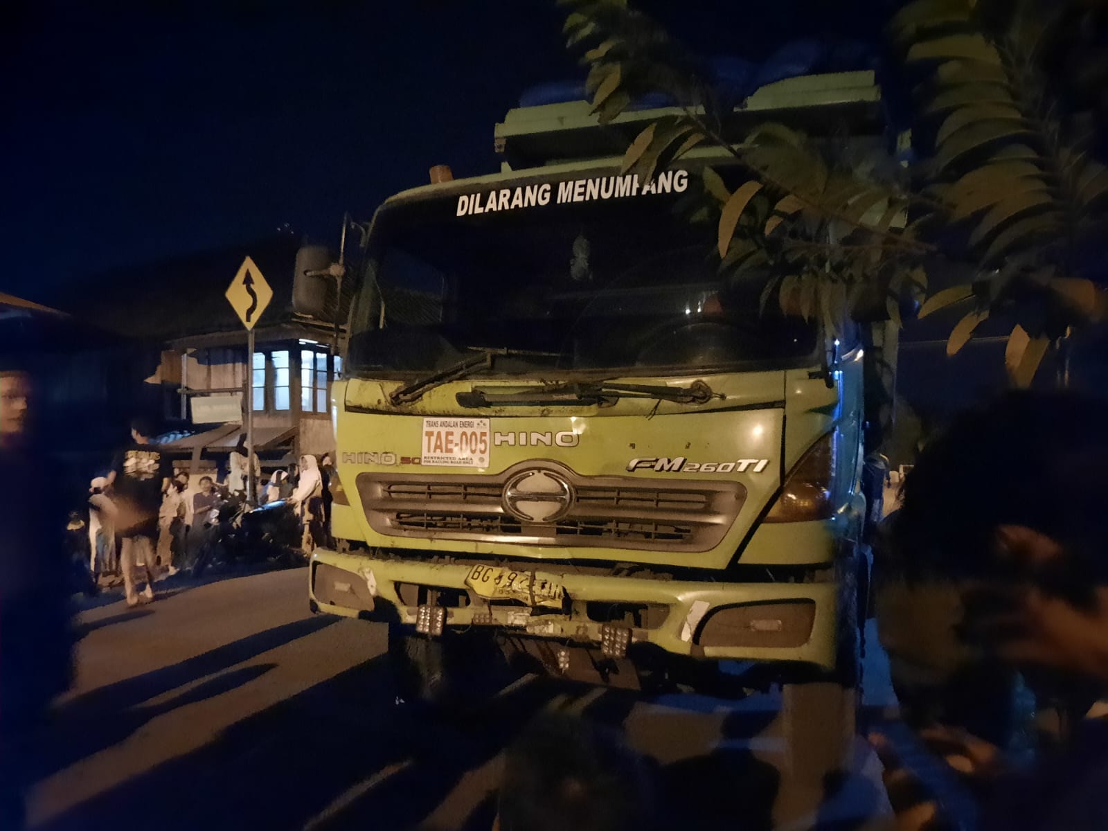 Truk Batu Bara Renggut Korban Jiwa, Massa Blokir Jalan Lintas Tengah Sumatera