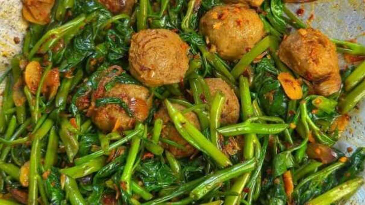 Tumis Kangkung Campur Bakso: Hidangan Lezat yang Memadukan Kesehatan dan Kenikmatan