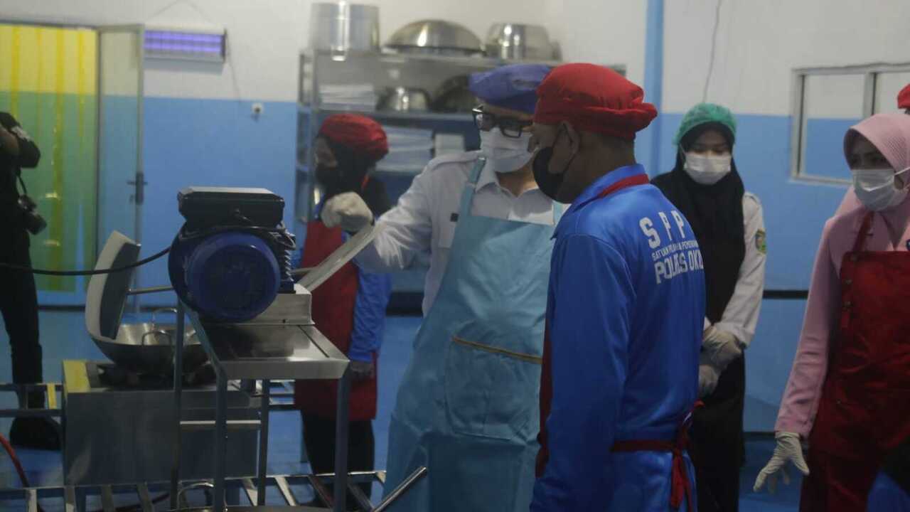 Hadiri Launching SPPG Polres OKU, Bupati : Program MBG Gerakkan Ekonomi Lokal