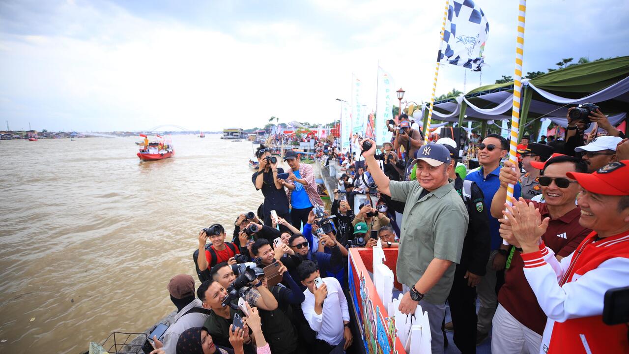 Meriah! Festival Perahu Bidar Palembang 2025, Herman Deru Ingin Event Mendunia