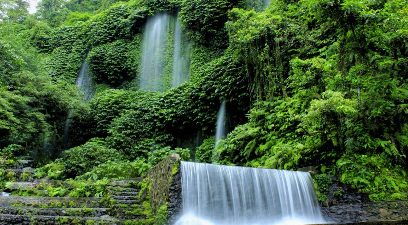 Bak Benang Sutera Menjadi Anyaman Kelambu, Lembutnya Air Terjun Benang Kelambu di Lombok