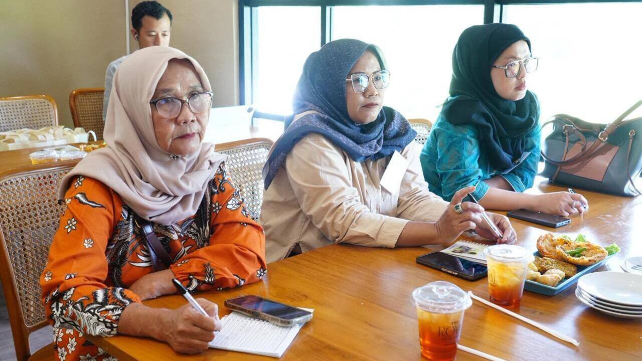 Pertamina Patra Niaga Regional Sumbagsel Wujudkan Kemandirian Ekonomi 20 Ibu Rumah Tangga Melalui Program Srik