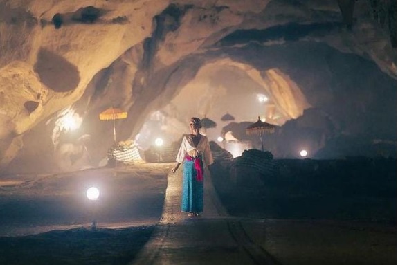 Menemukan Ketenangan di Goa Suci: Eksplorasi Pura Goa Giri Putri di Nusa Penida, Stress Dijamin Hilang 