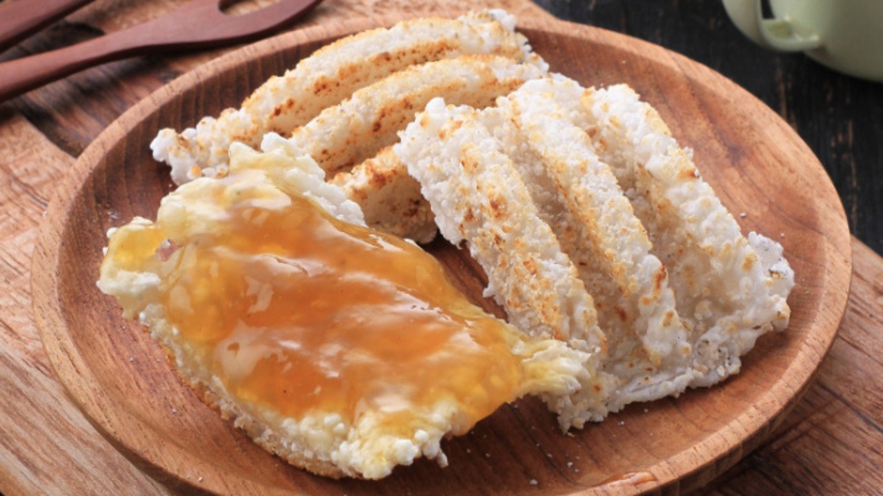 Kue Pancong Kelapa, Jajanan Tradisional yang Kembali Digemari Berbagai Kalangan