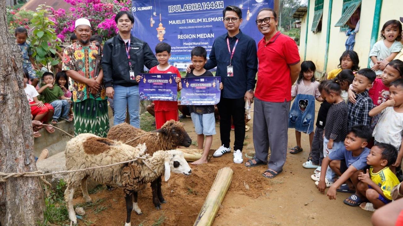 Rayakan Idul Adha 1446H XLSMART Salurkan Hewan Kurban untuk Masyarakat