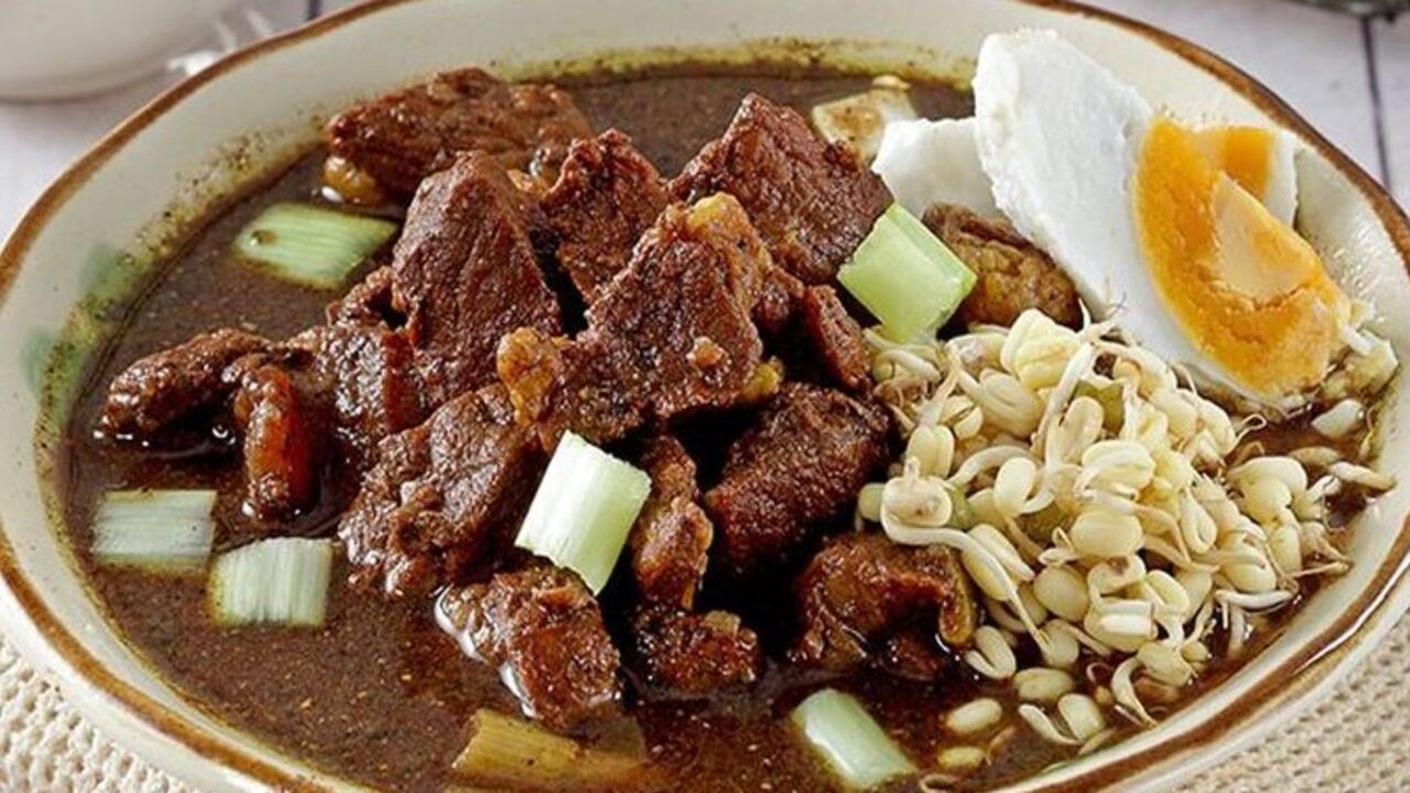 Rawon, Warisan Kuliner Hitam Legendaris dari Tanah Jawa yang Mendunia