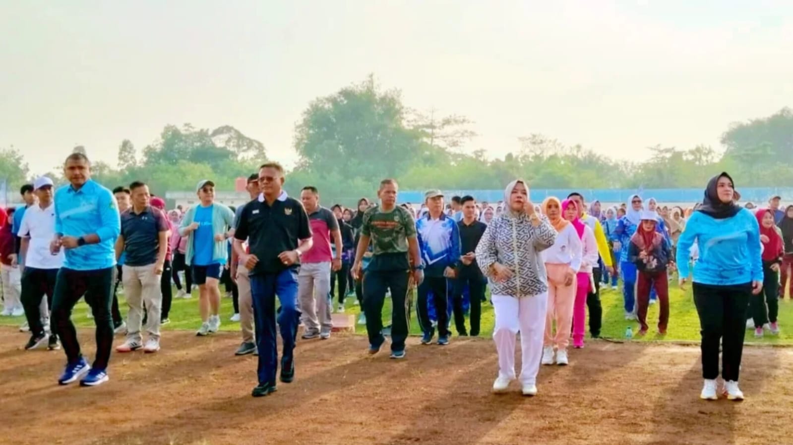 Semarak HUT ke-24, Pemkot Prabumulih dan Masyarakat Gelar Senam Bersama di Stadion Talang Jimar