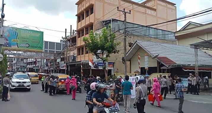 Bhayangkari dan Polwan Lubuklinggau Kompak Berbagi Bingkisan