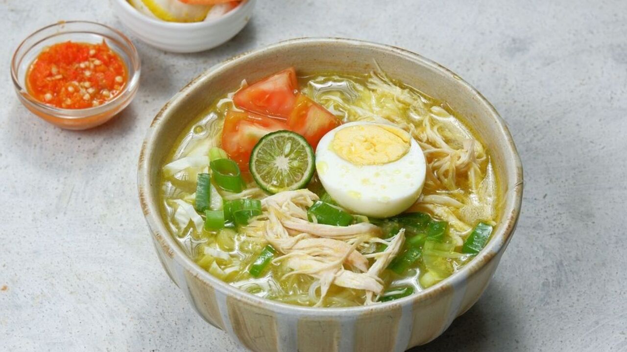 Soto Ayam : Hidangan Tradisional yang Terus Menghangatkan Meja Makan Nusantara