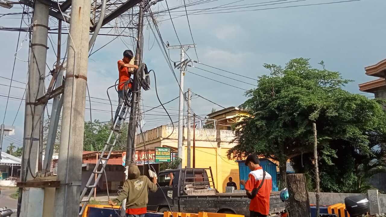 Gapura Kenangan Roboh, Lalu Lintas Macet dan Layanan Indihome Terganggu
