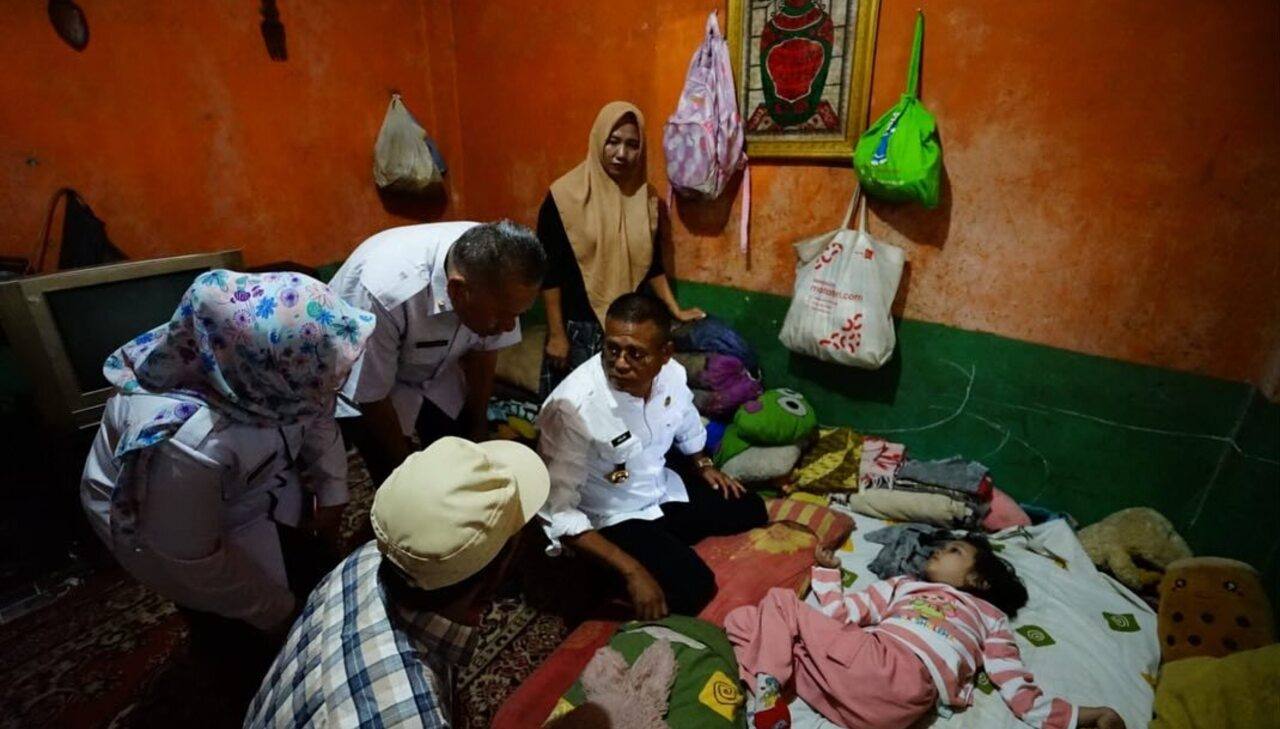 Aksi Cepat Tanggap, H Arlan Sambangi Warga yang Menderita Kelumpuhan