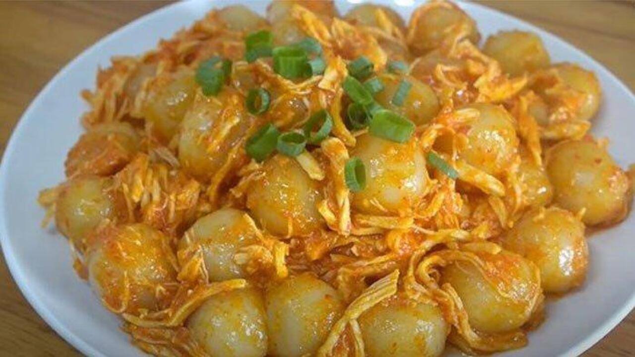 Cilok Pedas : Jajanan Legendaris yang Kembali Naik Daun di Tengah Tren Makanan Pedas
