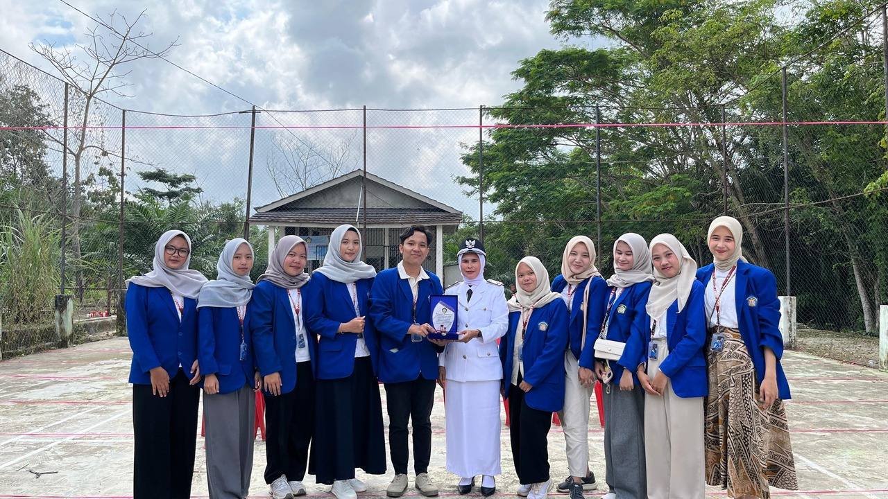 Puluhan Mahasiswa Bhakti Pertiwi Palembang KKN di Desa Panai Makmur