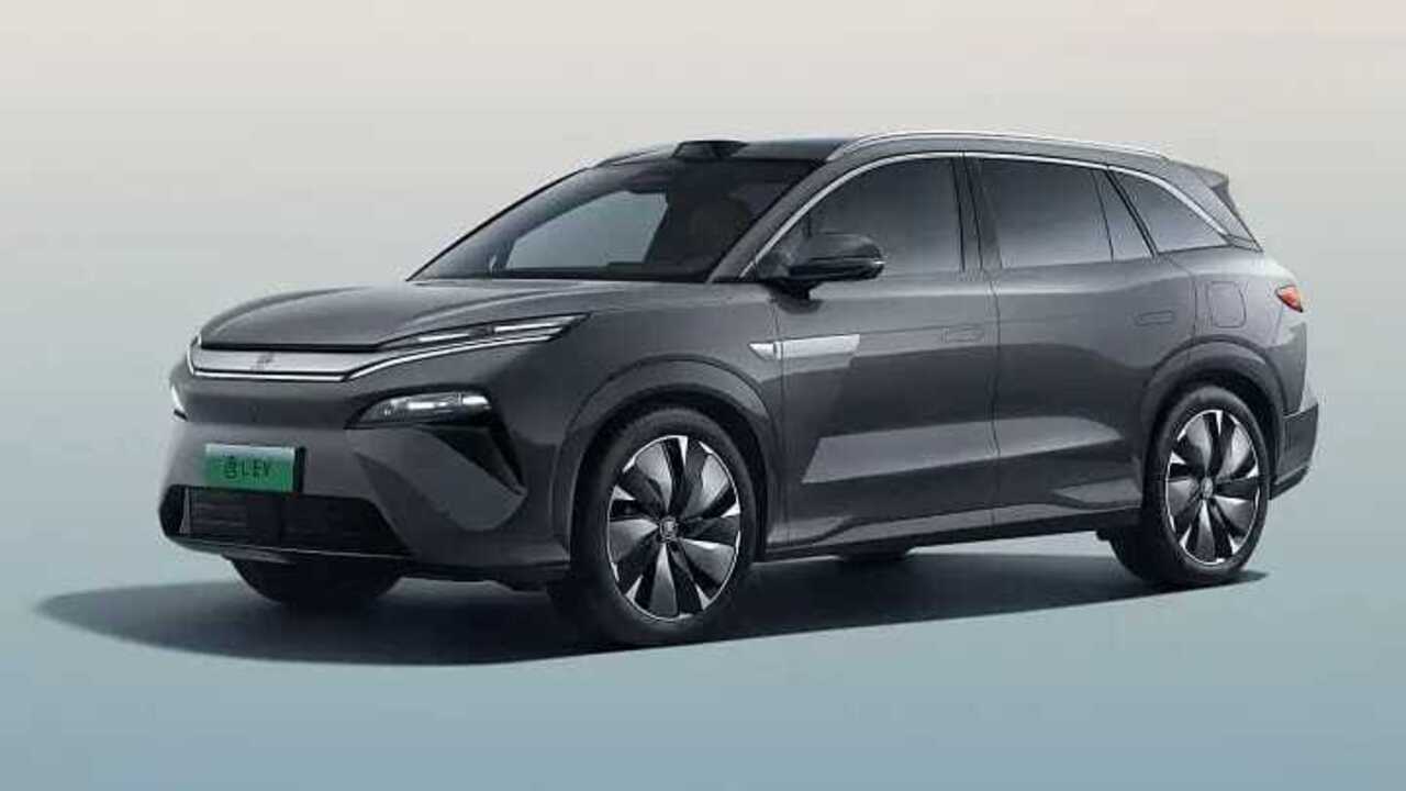 Melaju Kilat Bersama Keluarga: BYD SeaLion 8 Tawarkan Performa 523 HP!