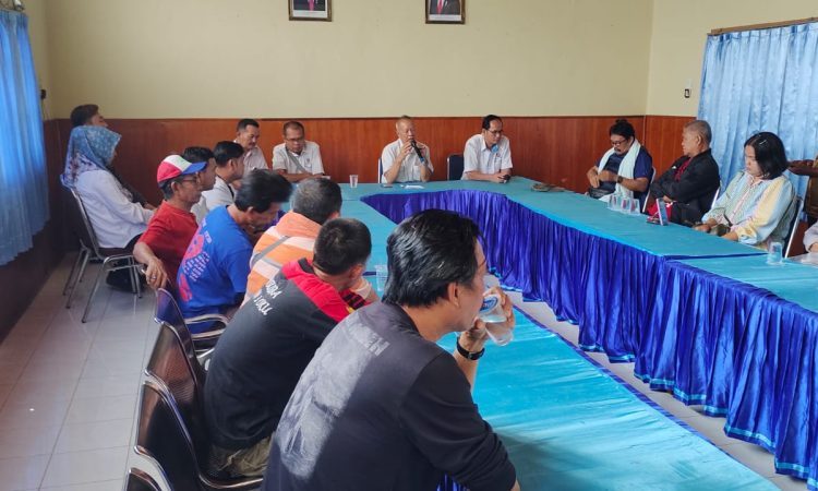 Warga Ramai-ramai Datangi Kantor PDAM OKU