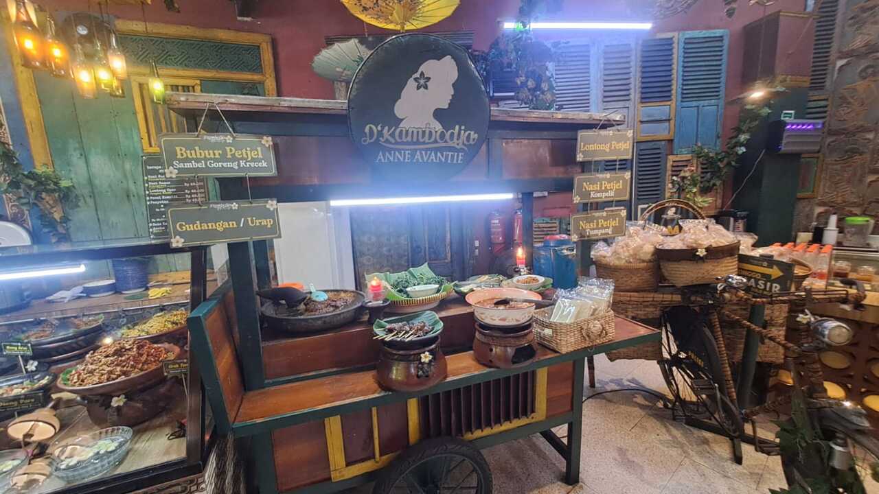 Nostalgia Rasa yang Menghidupkan Wisata Kuliner Semarang, D'Kambodja Heritage by Anne Avantie 