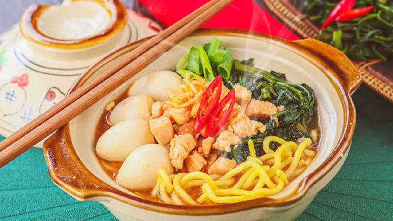 Mie Kangkung : Hidangan Khas Betawi yang Kembali Populer di Tengah Tren Kuliner Modern