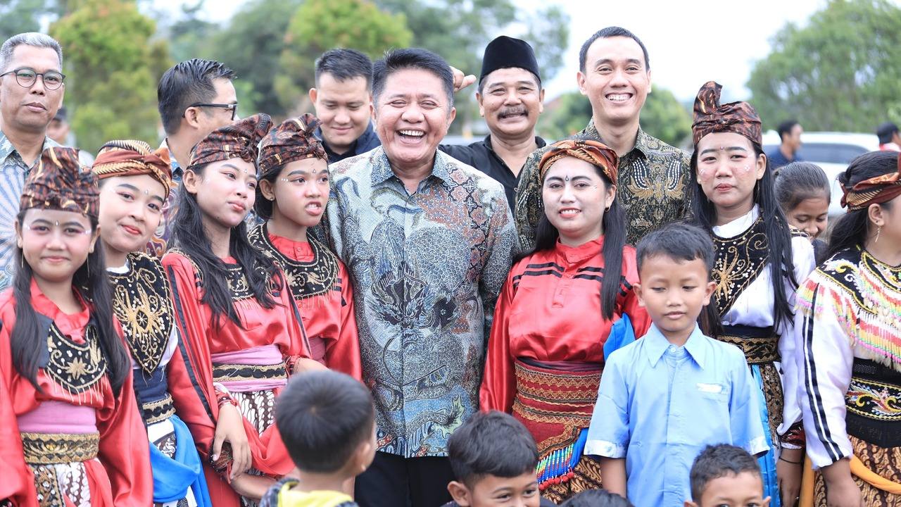Gubernur Herman Deru Resmikan Kantor Desa Kerta Mukti Dibangun Secara Swadaya Oleh Masyarakat