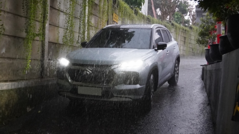 Suzuki Grand Vitara: Inovasi Canggih Mewujudkan Keselamatan Optimal di Musim Hujan