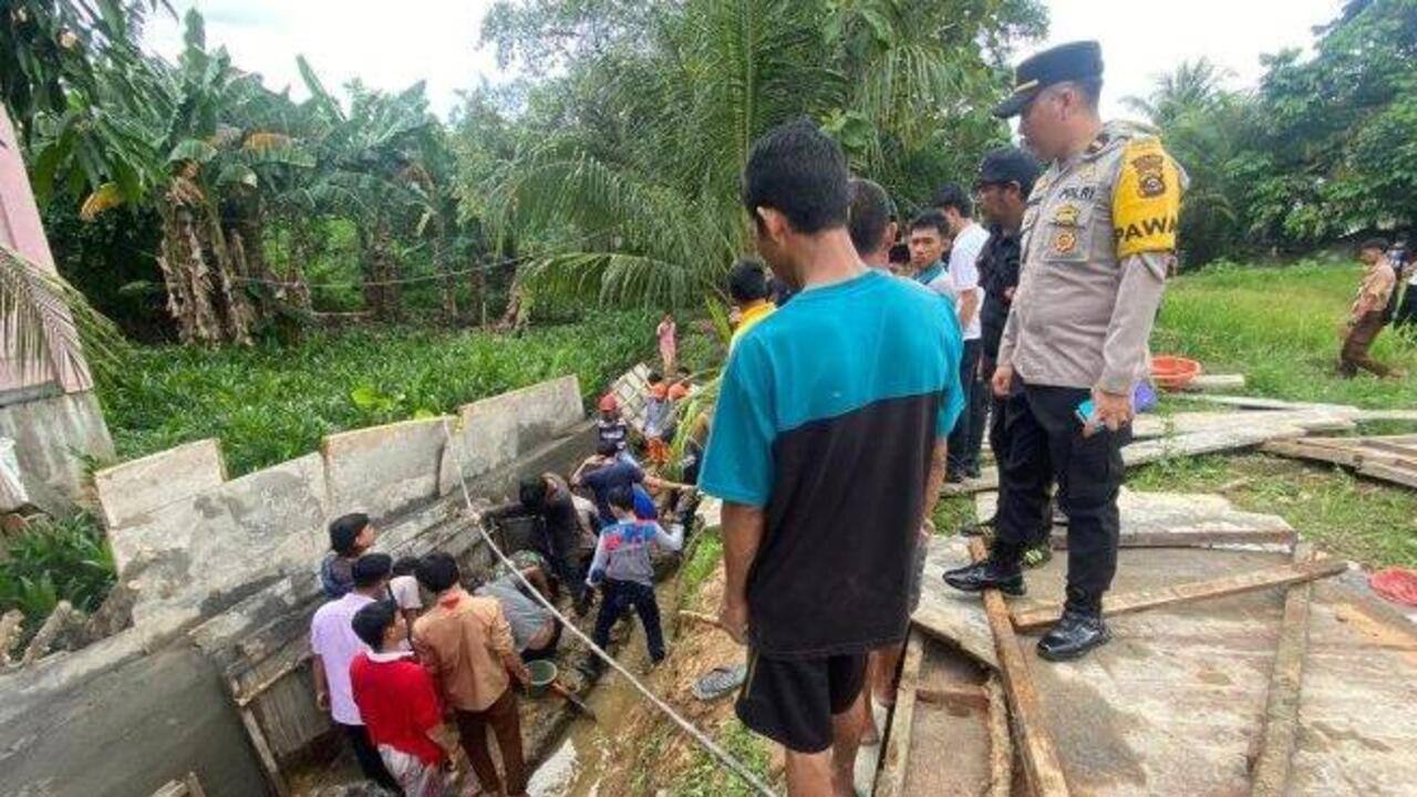 Pekerja Yang Tewas Tertimpa Dinding Drainase Adalah Warga Palembang