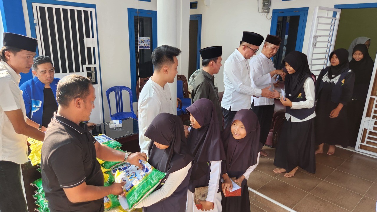 ‎HUT ke-28 PAN di OKU Timur Semarak, Ribuan Warga Terima Bantuan