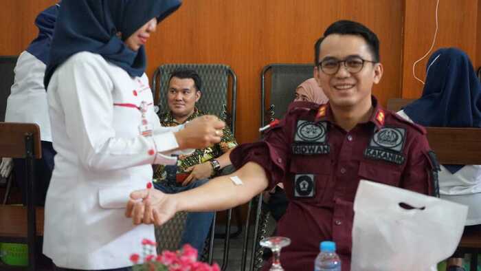 Peringati Hari Kemenkumham, Pegawai Kemenkumham Sumsel Lakukan Bakti Social Donor Darah