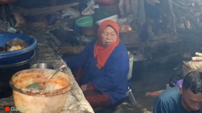 Keunikan Warung Pecel Mbok Yem di Jawa Tengah, Lokasinya Tertinggi di Dunia, Berasa di Atas Awan ,  