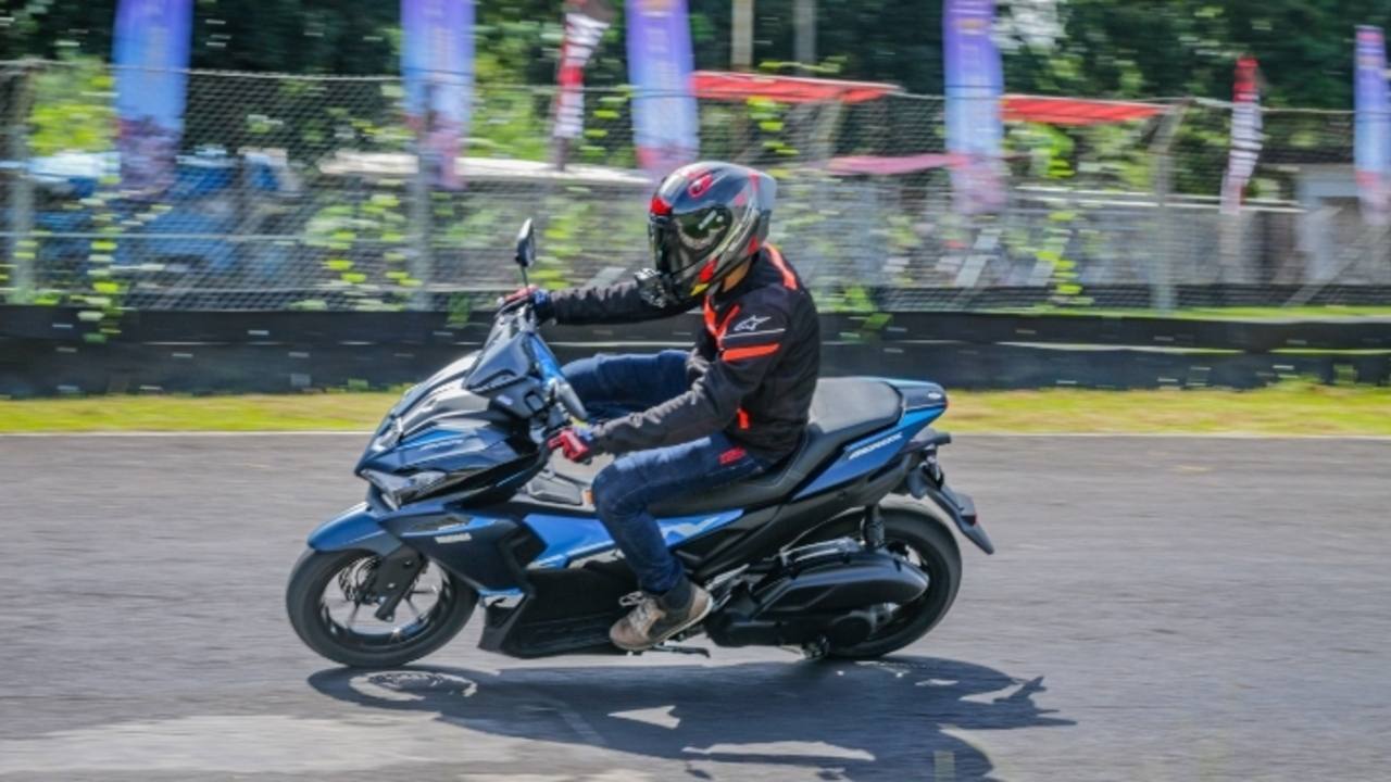 AEROX TRACK DAY Enjoy Sensasi Berkendara Super Sport AEROX ALPHA di Lintasan Sirkuit