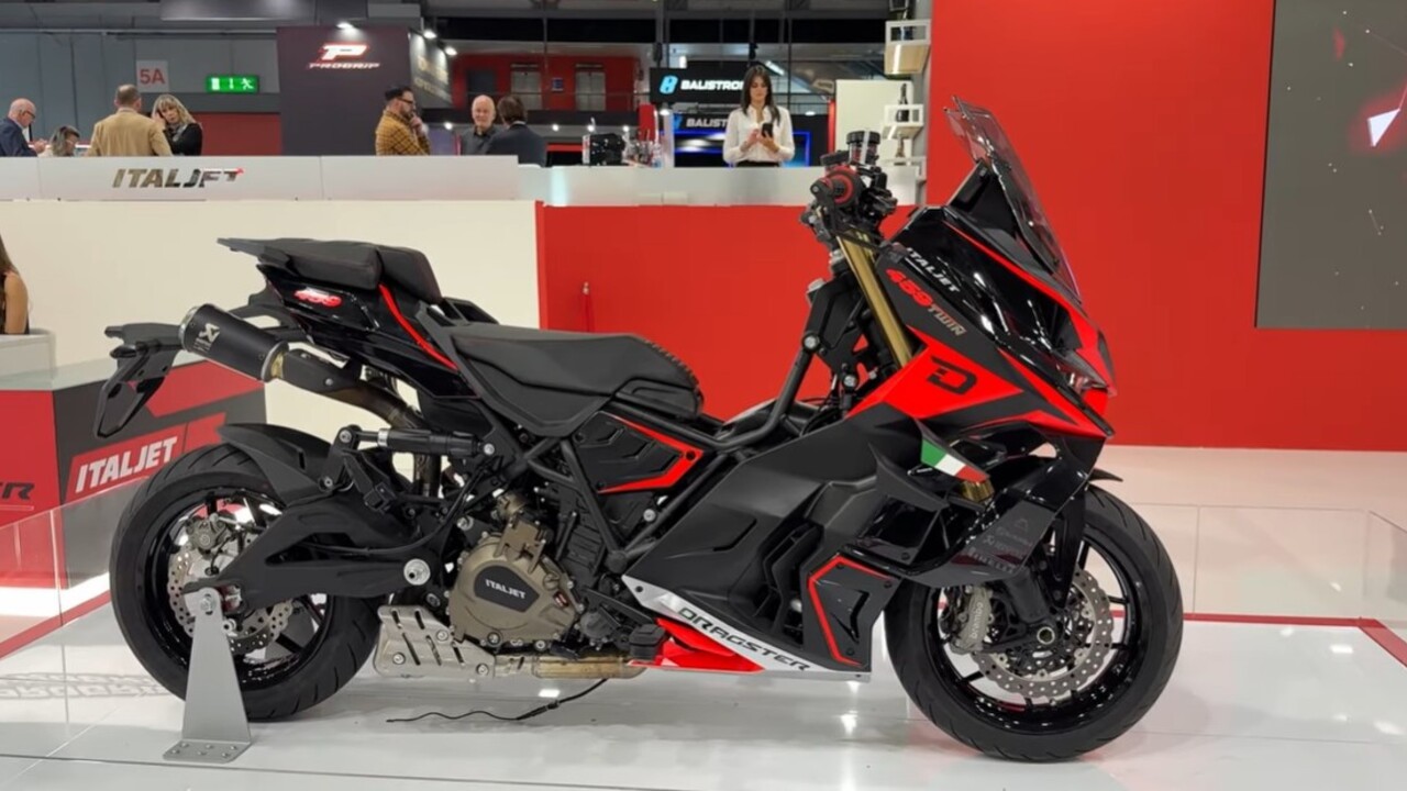 Italjet Dragster 459 Twin 2026 Vs Yamaha XMax dan Honda Forza: Siapa Raja Skuter Sport ?