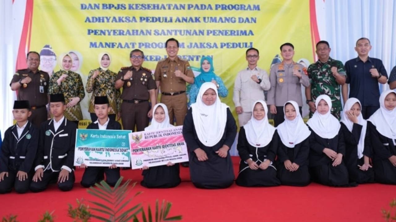 Kajati Sumsel Apresiasi Kejari Muara Enim Serahkan Ribuan KIA
