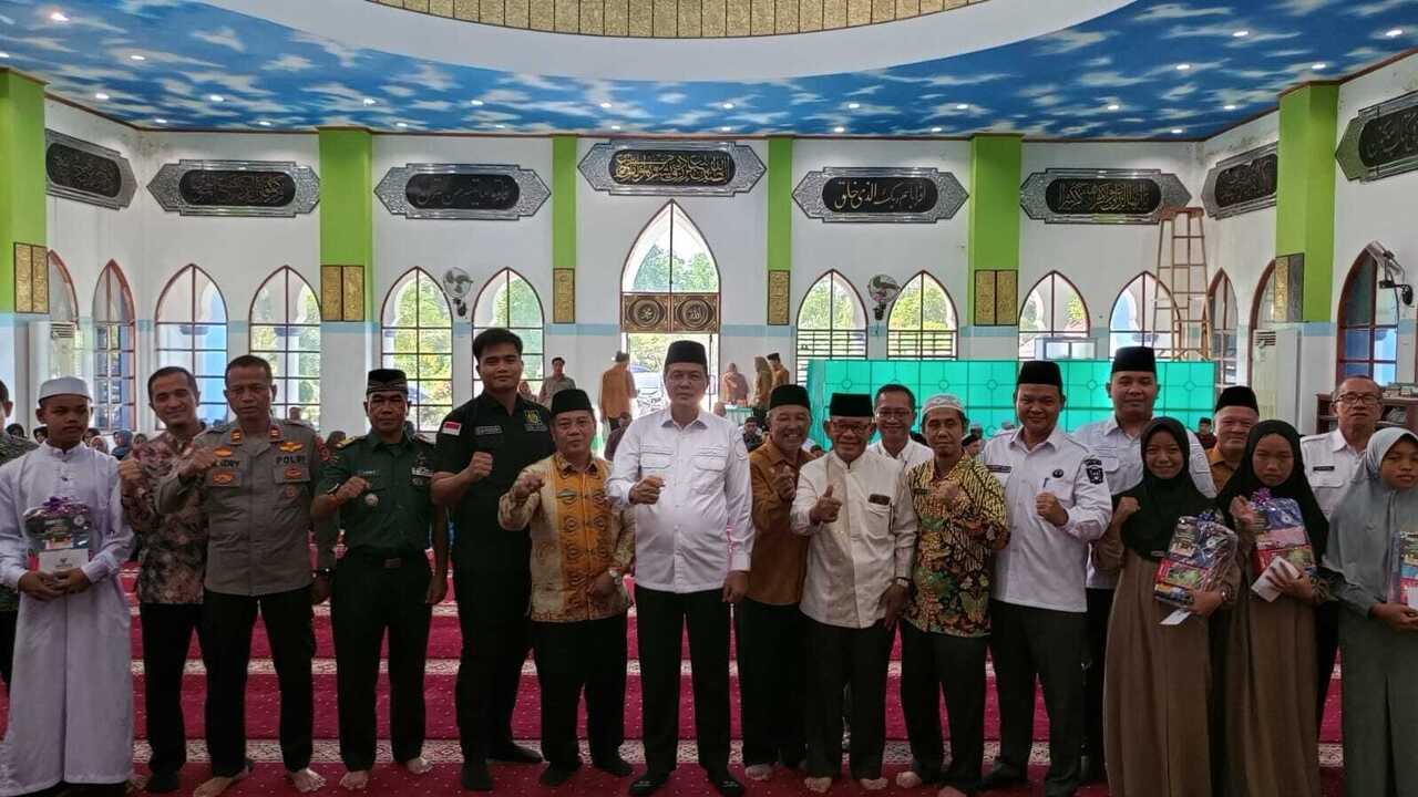 Bupati Edison Serahkan Santunan kepada 163 Anak Yatim Piatu