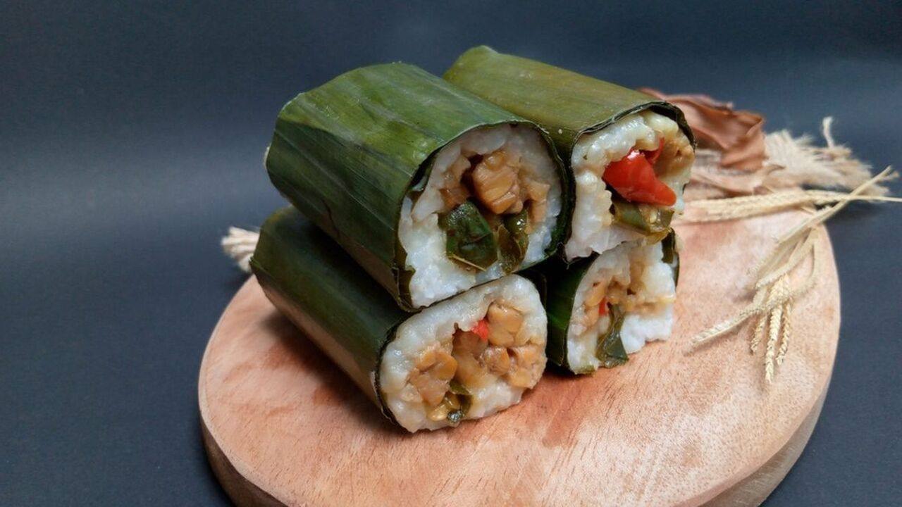 Arem-Arem, Kuliner Tradisional yang Tetap Eksis di Tengah Gempuran Makanan Modern