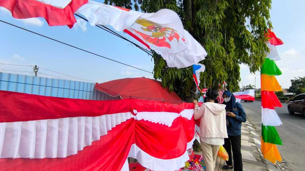 Pedagang Musiman Raup Rezeki di Tengah Semangat Merah Putih Prabumulih