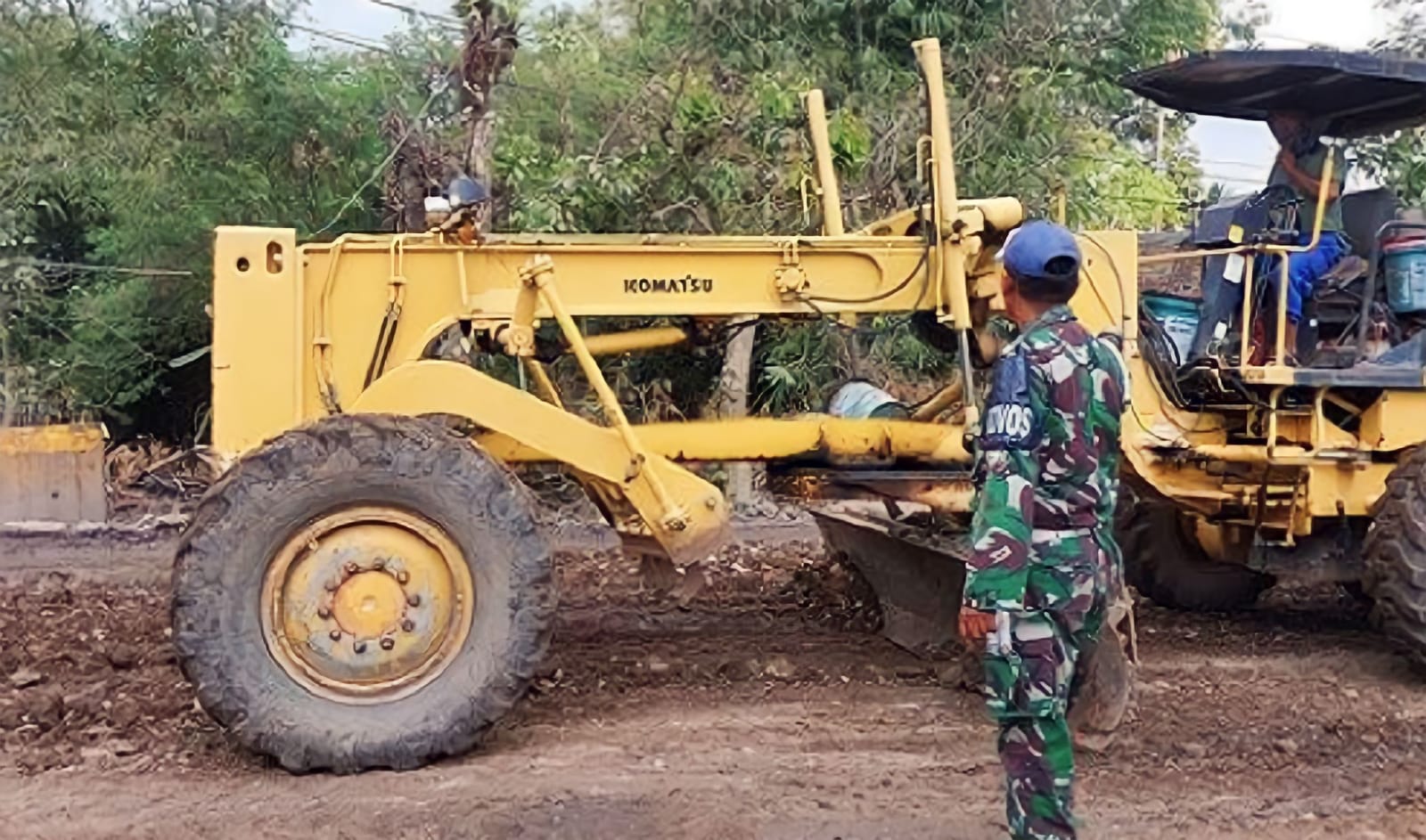 Kodim 0403 OKU Perbaiki Jalinsum Rusak Parah