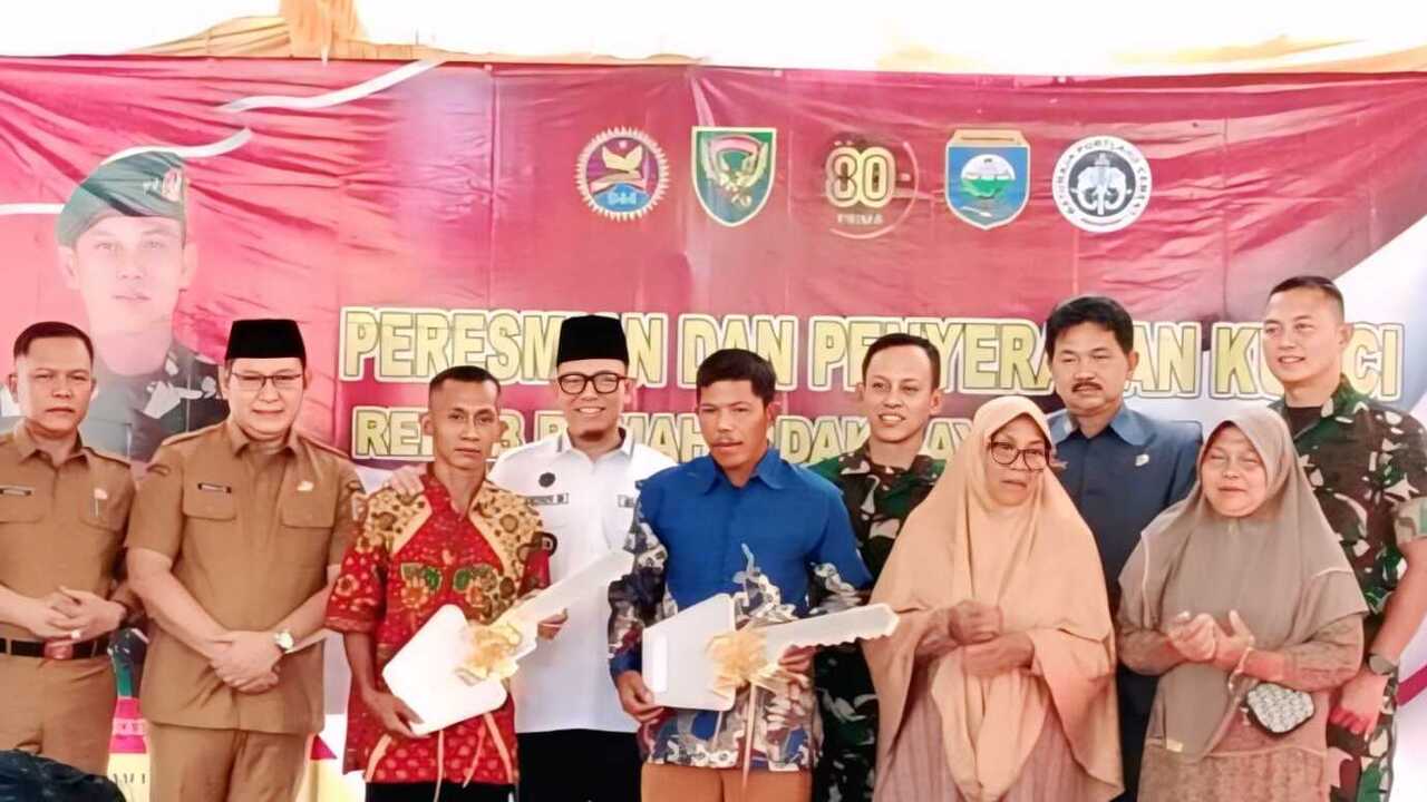 Pangdam II Sriwijaya Salurkan Bantuan Bedah Rumah Untuk Warga OKU
