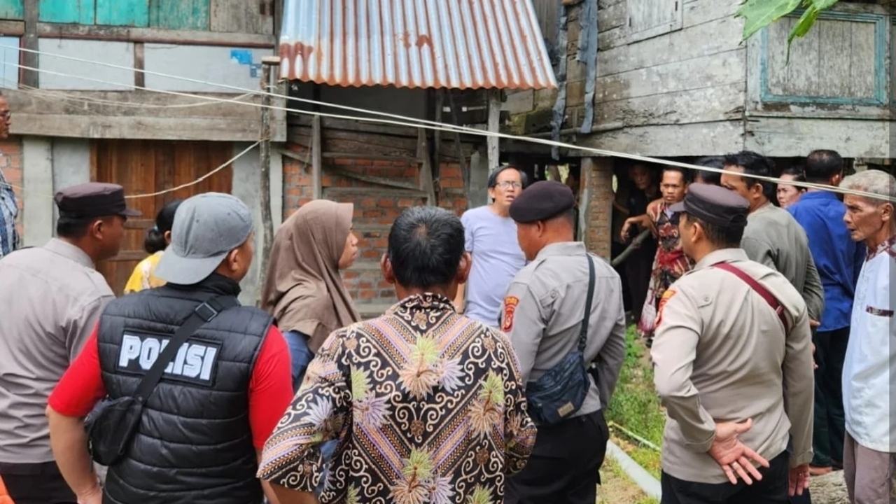 Ngeri! Seorang Ibu Kandung di SP Padang OKI Bacok Anak Sendiri