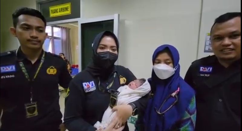 Tahanan Polrestabes Palembang Lahiran Dalam Ambulans, Ini Kondisi Sang Bayi!