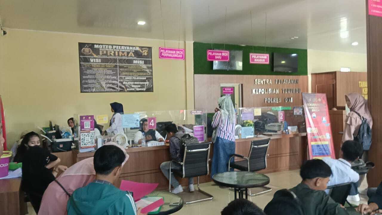 Buat SKCK, Ratusan Masyarakat Serbu Kantor SPKT Polres OKI