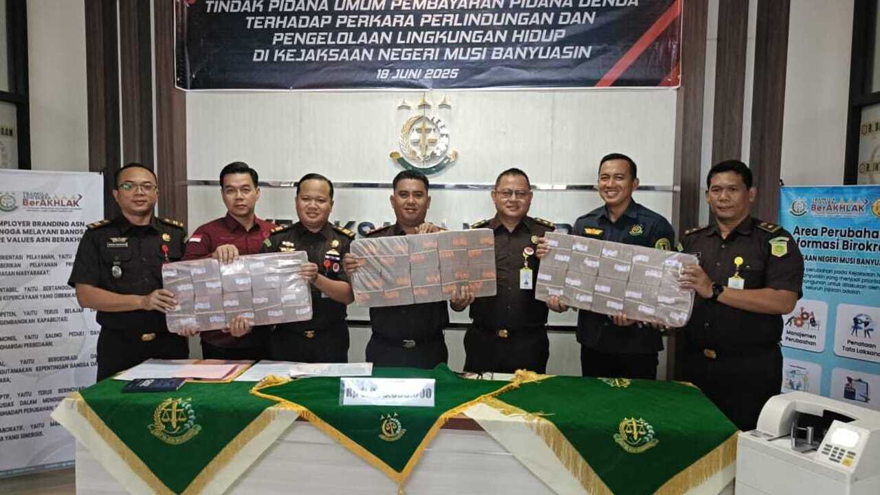 Dugaan Perkara Karhutlah, Kejari Muba Tahan Terdakwa dan Terima Denda Sebesar 3 M.