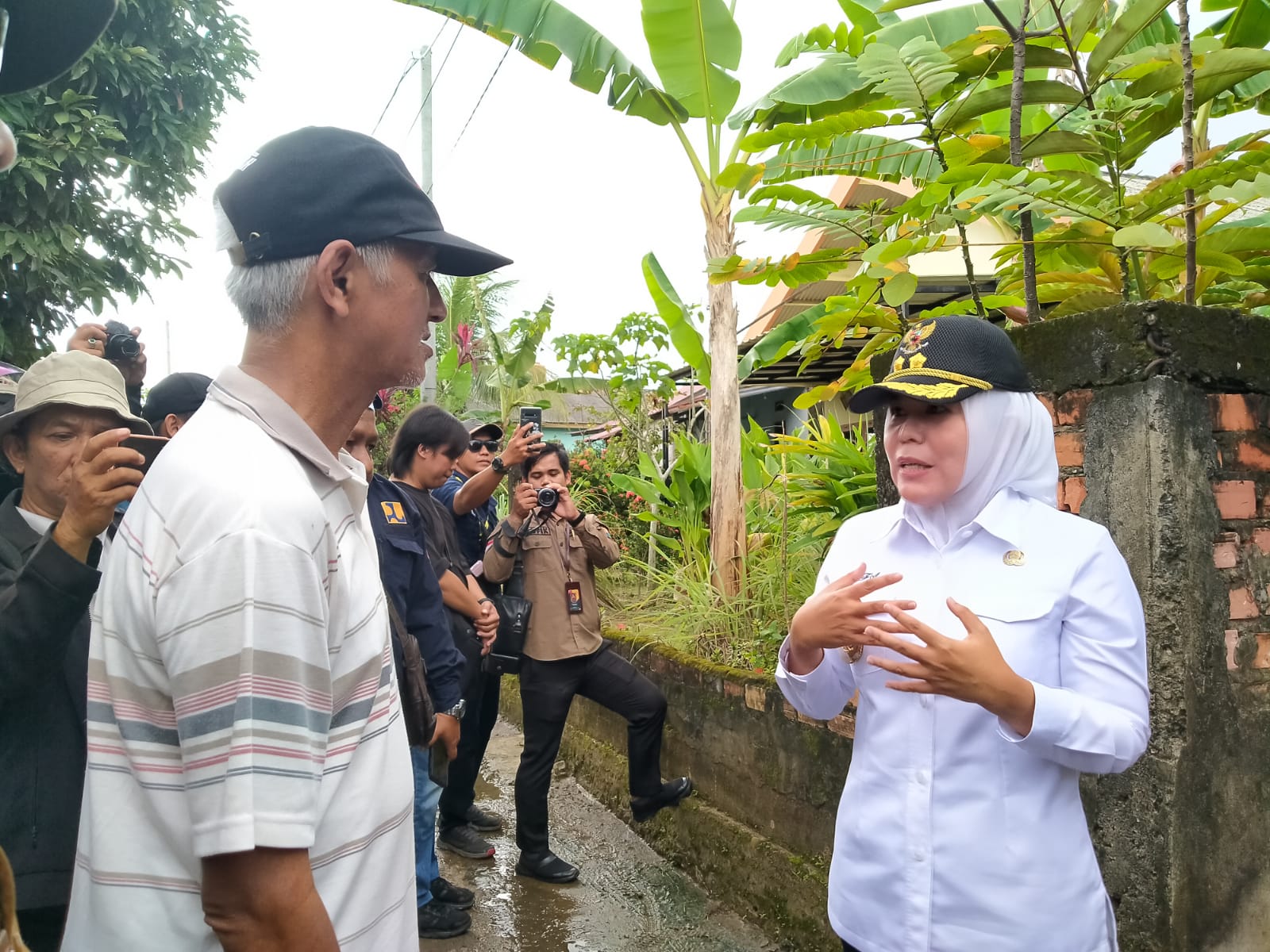 Tinjau Lokasi Banjir di Simpang Dogan, Wawako : Camat  Harus Tegas Tindak Bangunan Liar