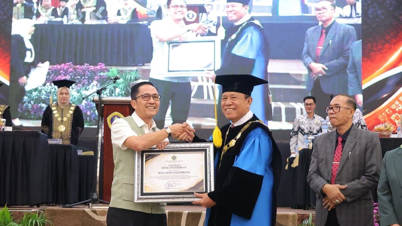 Hadir di Wisuda, Ratu Dewa Beri Pesan Inspiratif