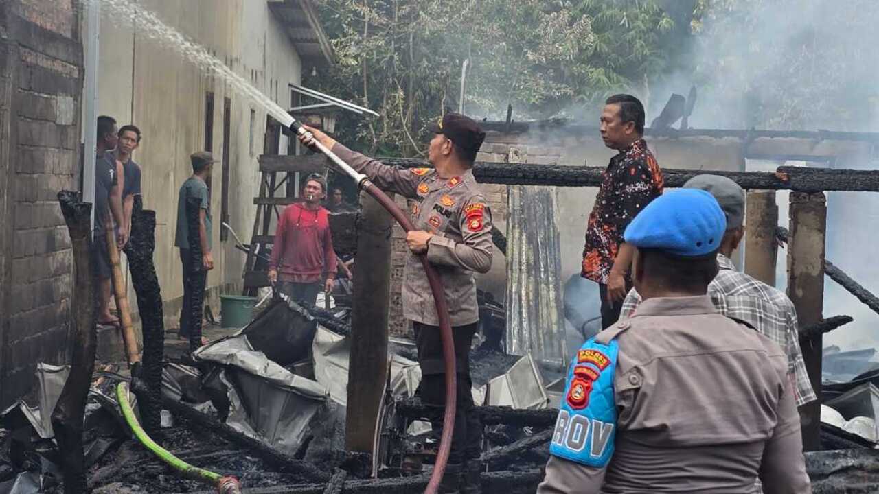 Respons Cepat Polda Sumsel, Empat Rumah Terbakar di OKI Berhasil Ditangani Tanpa Korban Jiwa