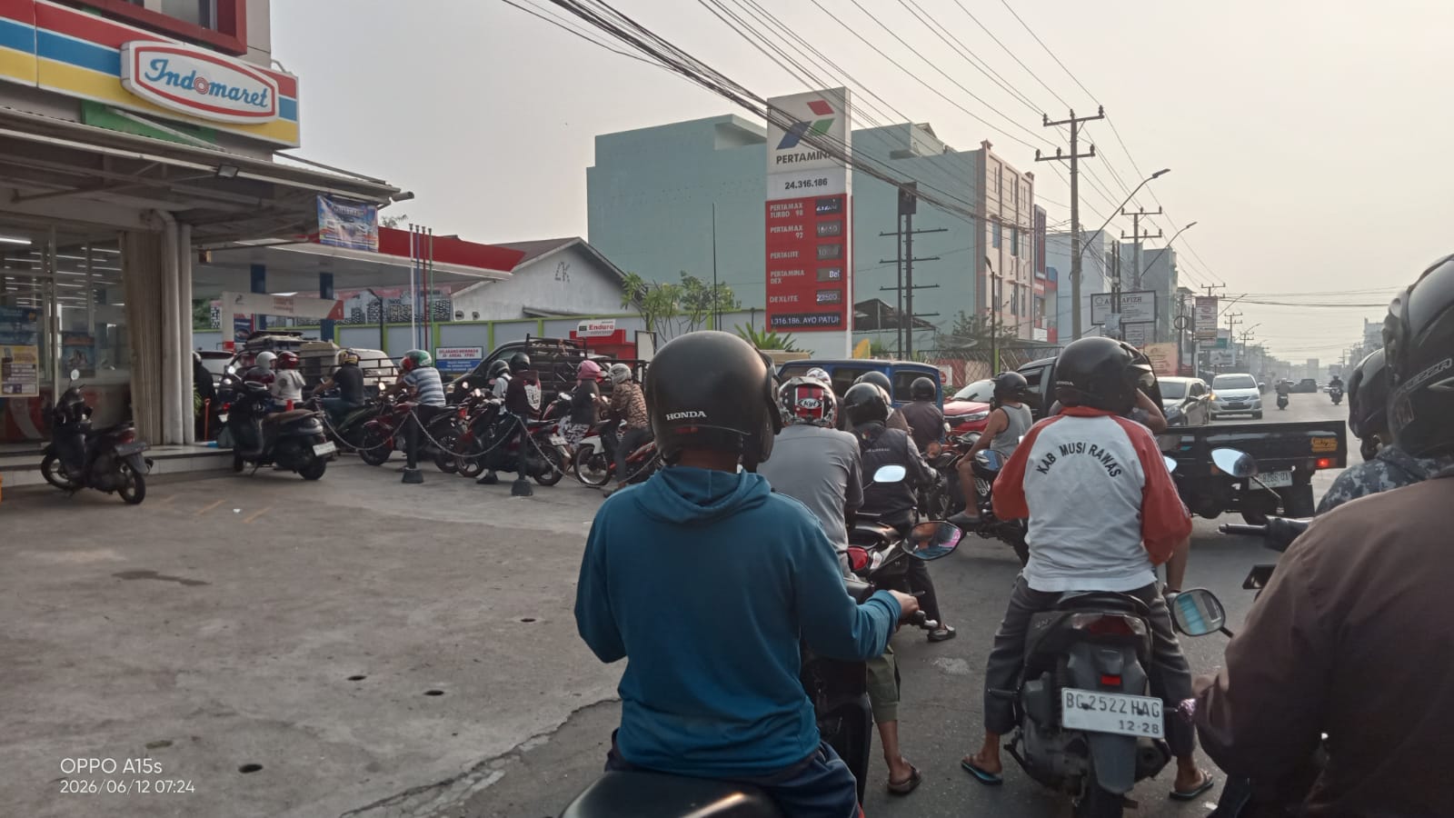 Antrean Pertalite Mengular di Lubuklinggau, Warga Keluhkan Sulitnya Mendapatkan BBM