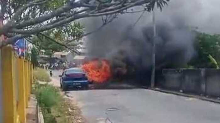 Mobil Sedan Timor di Prabumulih Terbakar, Pengemudi Berhasil Selamat