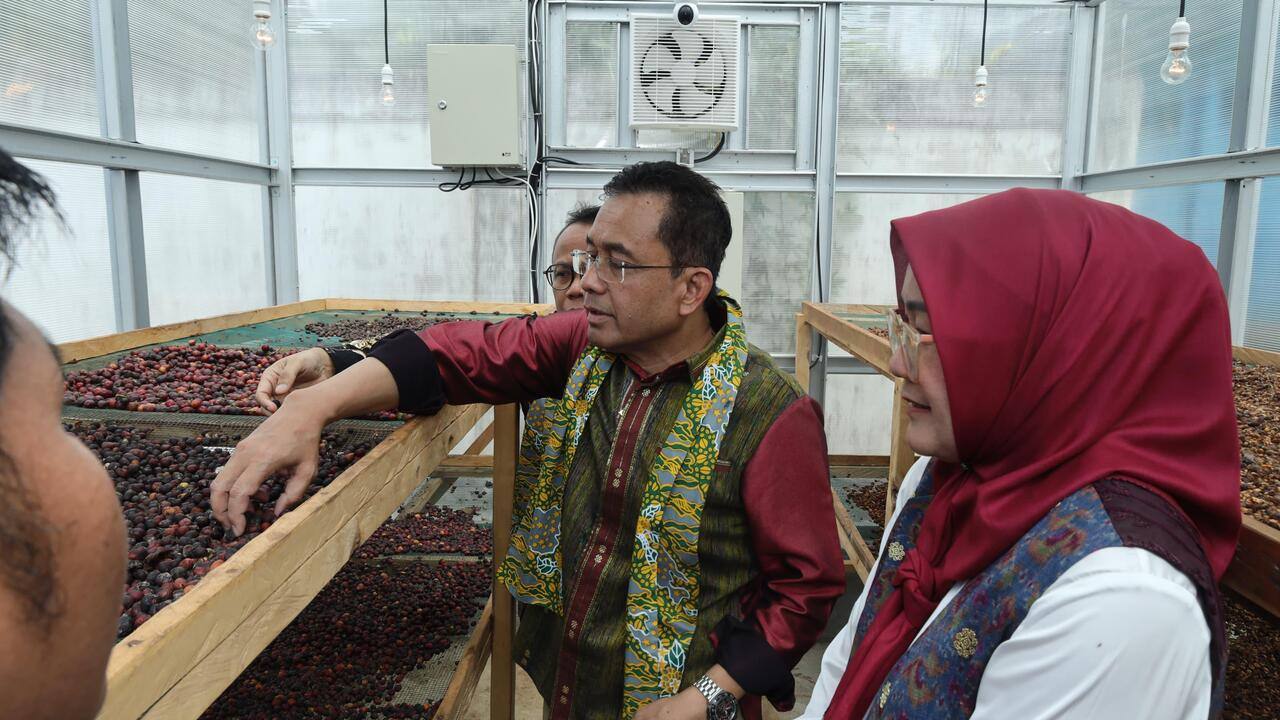 OJK Sumsel Dorong Ekspor dan Literasi Keuangan Lewat Program Sultan Muda Sumsel Goes to Kabupaten Lahat
