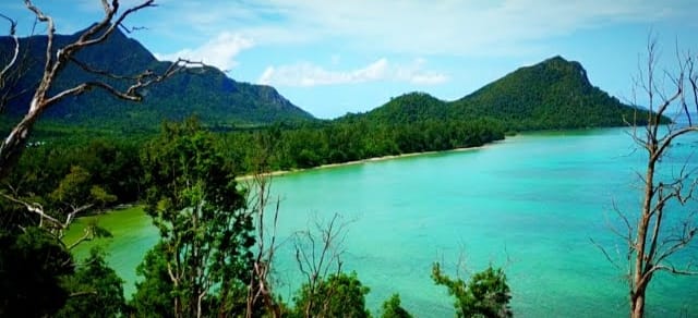 Ingin Kenangan Indah saat Belibur, Teluk Depeh di Natuna Sajikan Pemadangan Alam yang Memikat