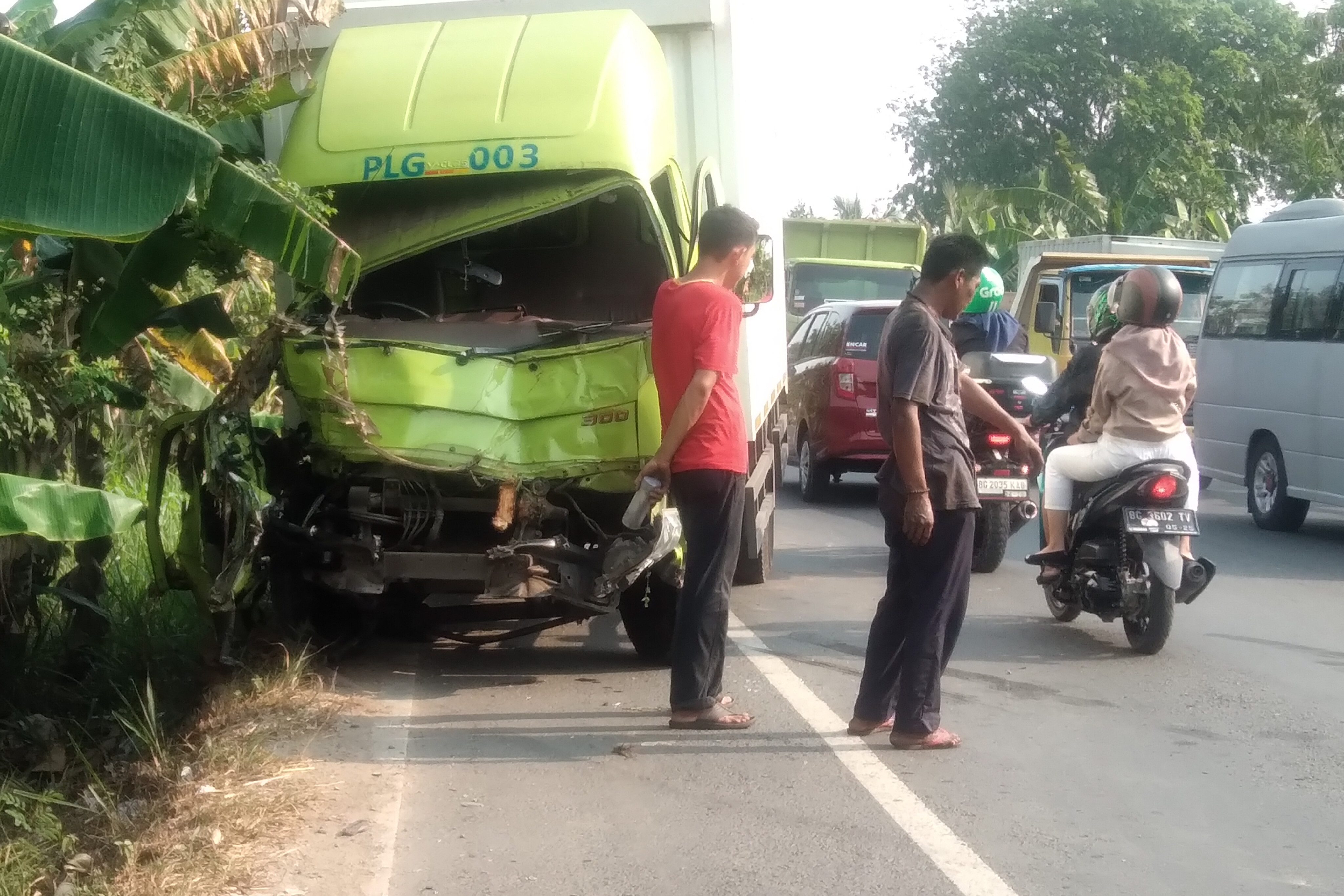 Kecelakaan Beruntun di Jalan Lintas Palembang-Indralaya, Truk Box Hantam 2 Mobil dan 1 Motor