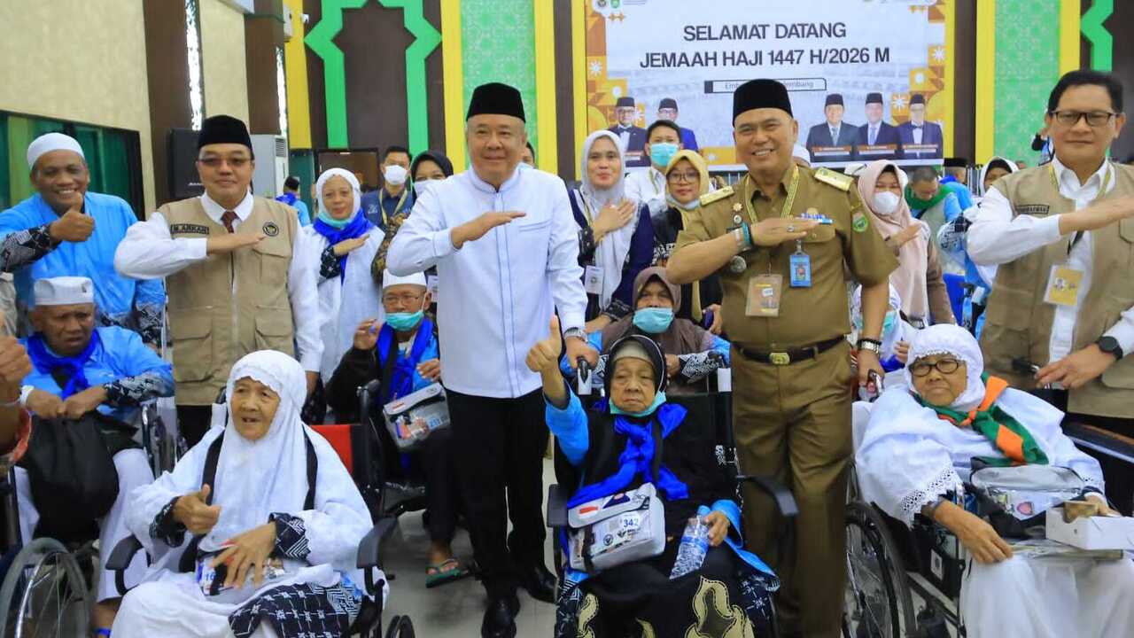 Wagub Cik Ujang Sambut Kepulangan Kloter Pertama Haji Palembang