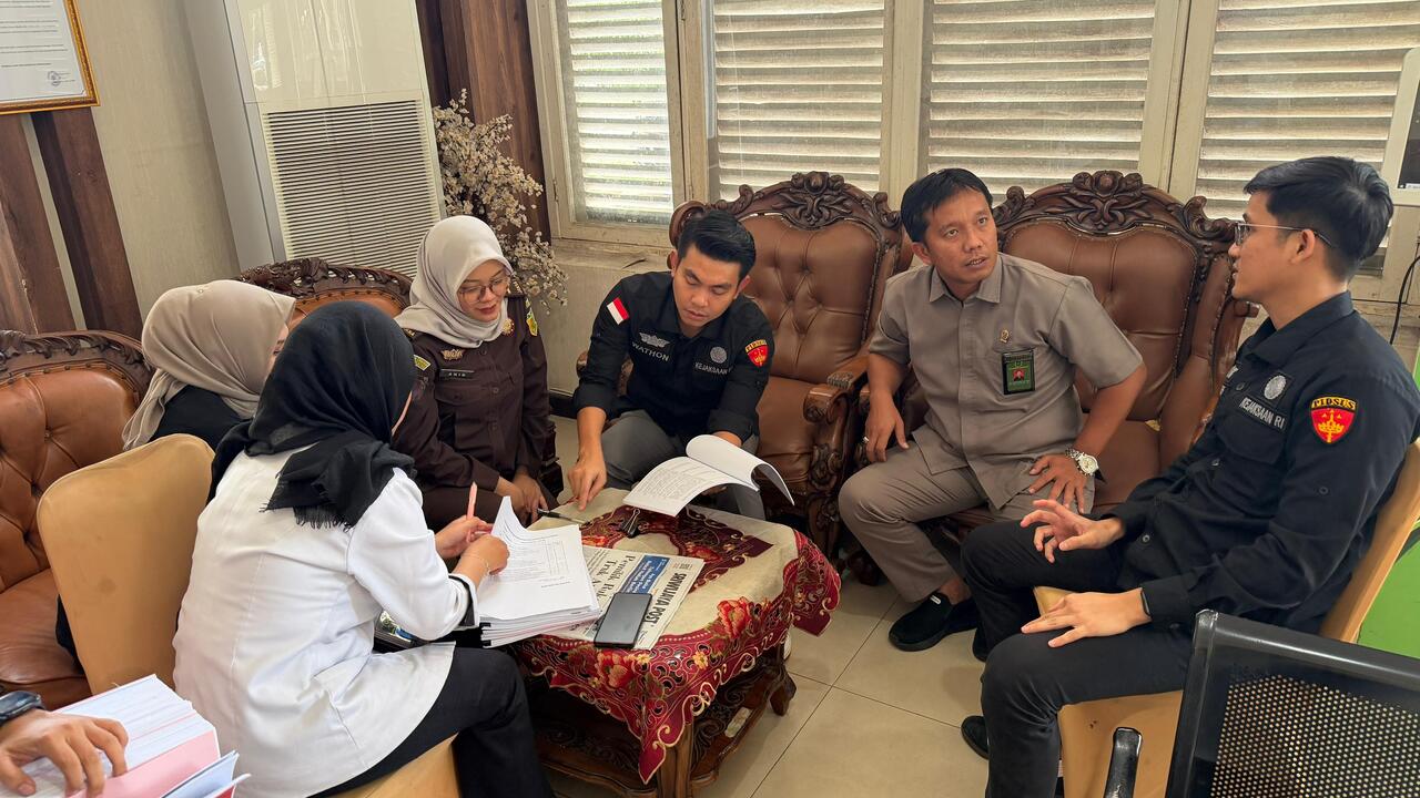 Kejari Ogan Ilir Resmi Limpahkan Tersangka Mafia Tanah ke PN Palembang